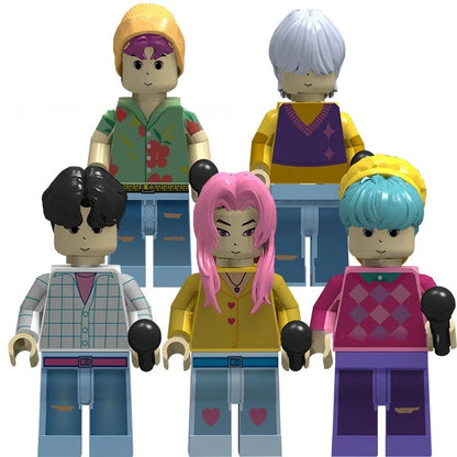 KPop Demon Hunters, a group of demon hunters, build blocks with Lumi and assemble toy building blocks with dolls