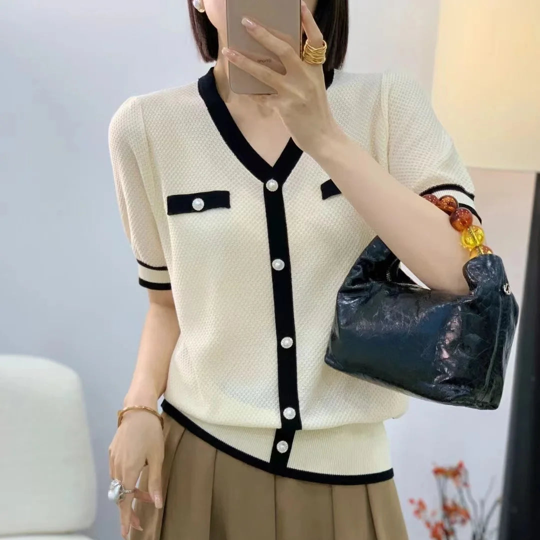 V-Neck Knitwear Versatile